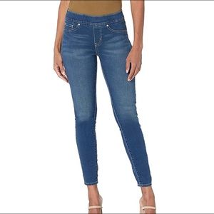 Signature Levi’s Gold Label Skinny Jeans
